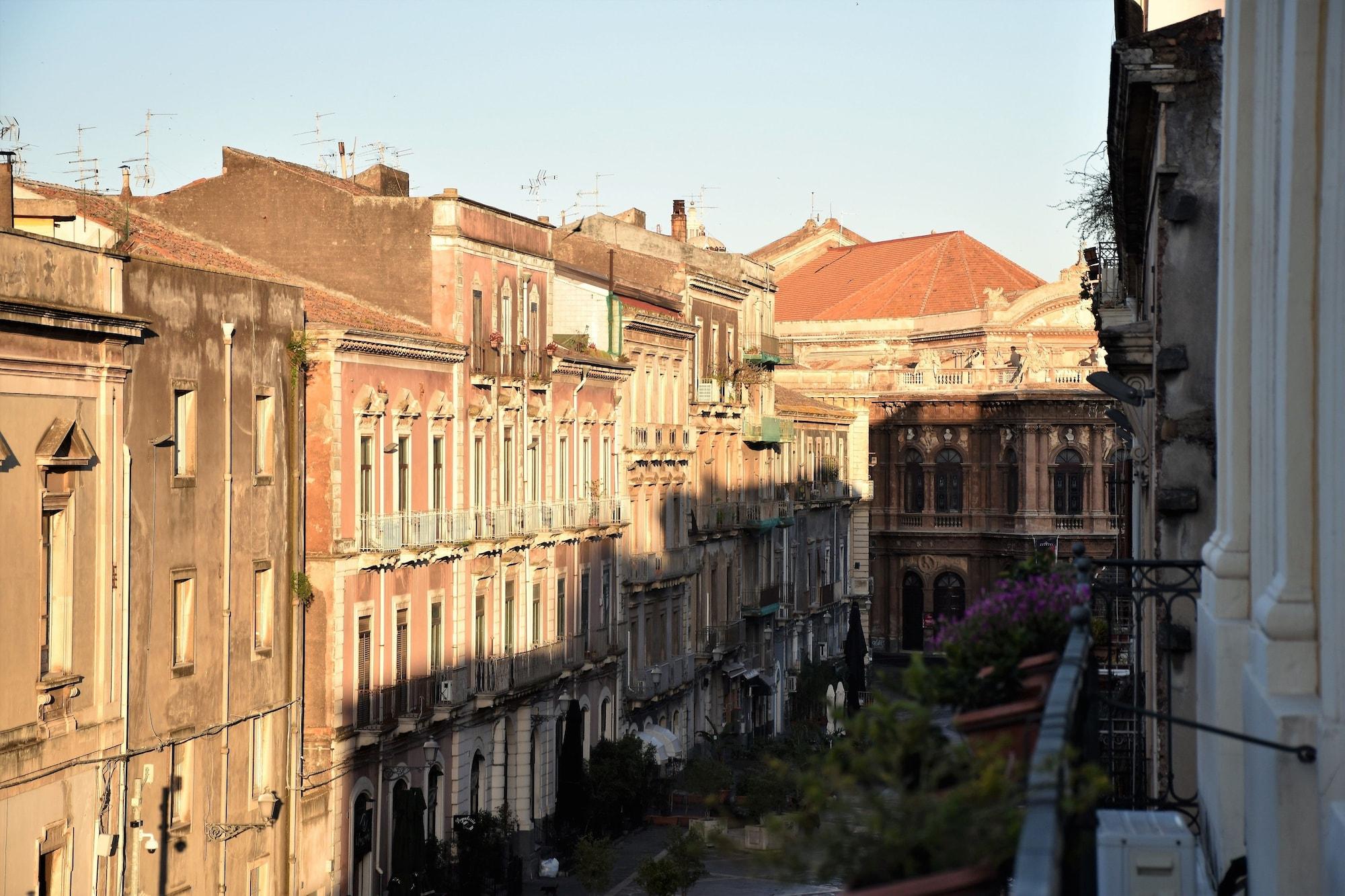 B&B Al Teatro Massimo CTA Exterior photo