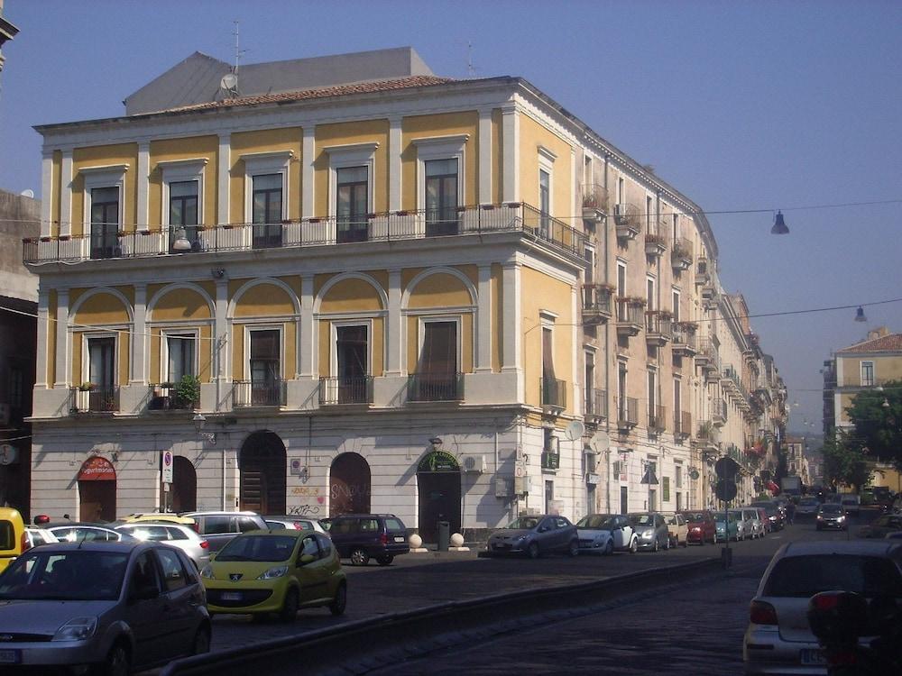 B&B Al Teatro Massimo CTA Exterior photo